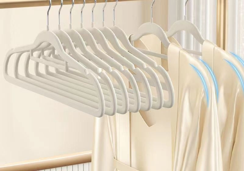 Velvet hangers 10-pack by Glow Ritual