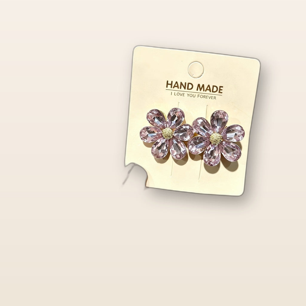 Pearl flower hair clips set by Glow Ritual