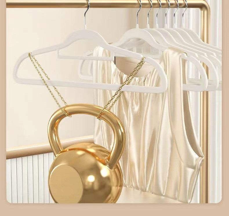 Velvet hangers 10-pack by Glow Ritual