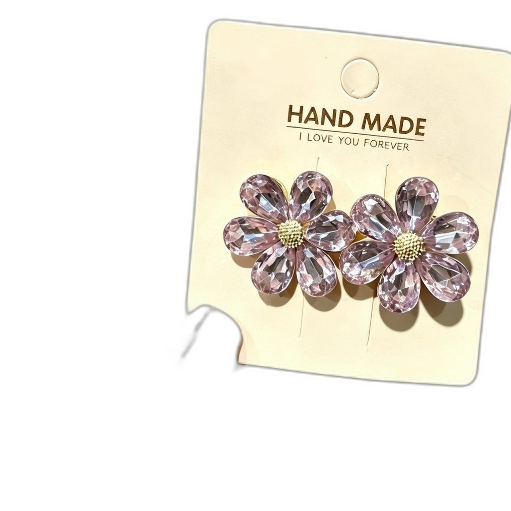 Pearl flower hair clips set by Glow Ritual