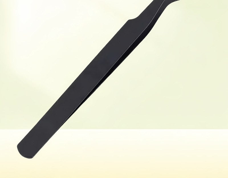 Curved lash applicator tweezers by Glow Ritual
