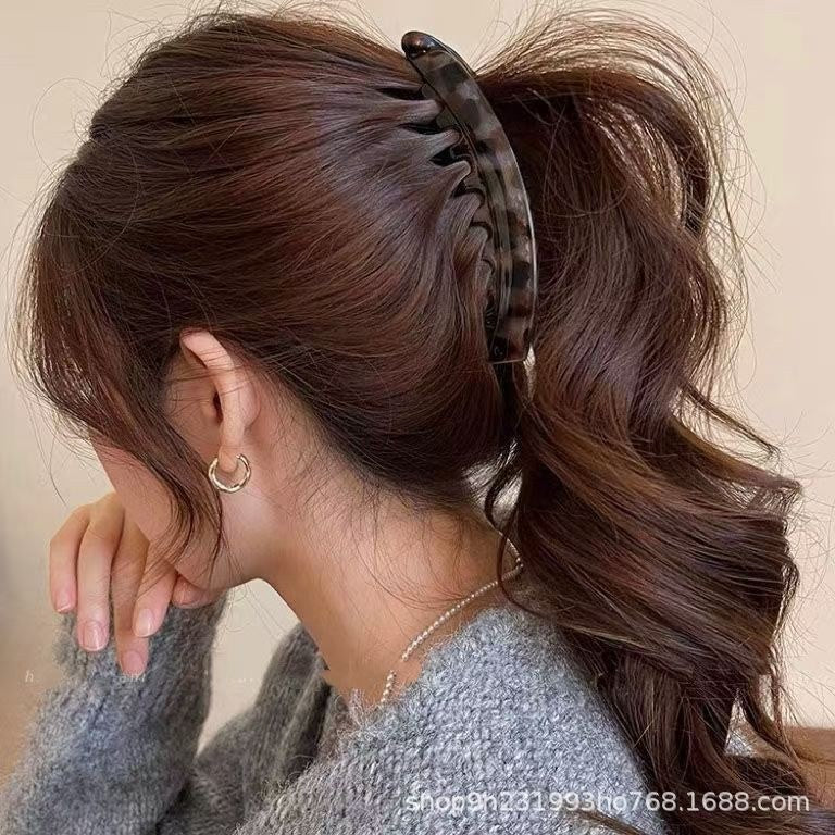 Banana hair clip for thick hair by Glow Ritual