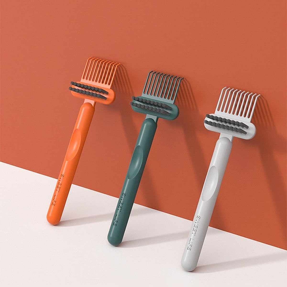 Hair brush cleaning tool by Glow Ritual