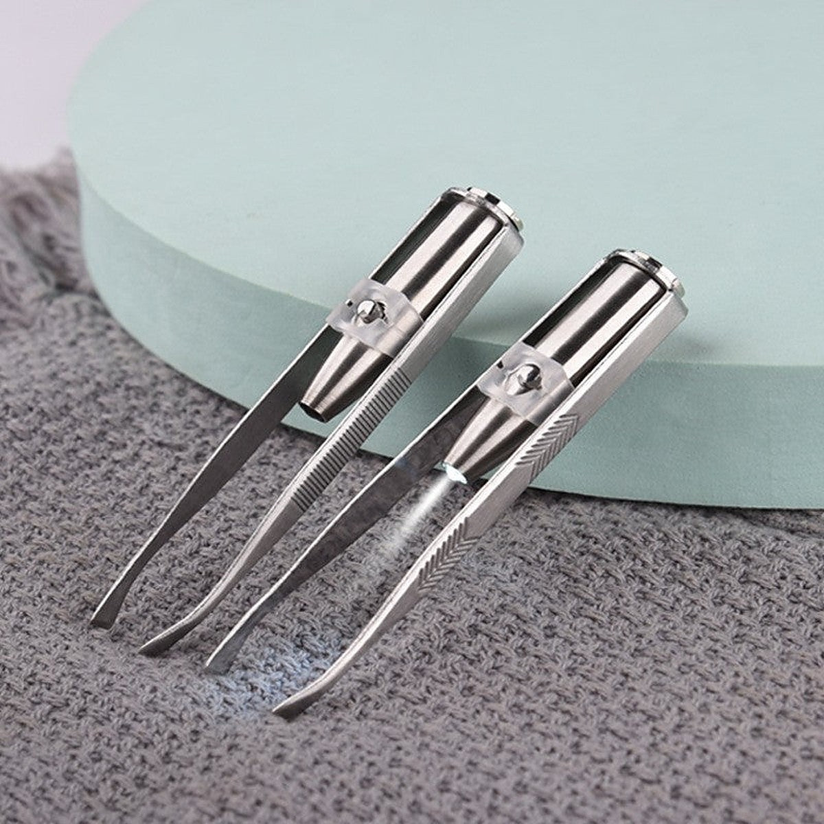LED lighted tweezers by Glow Ritual