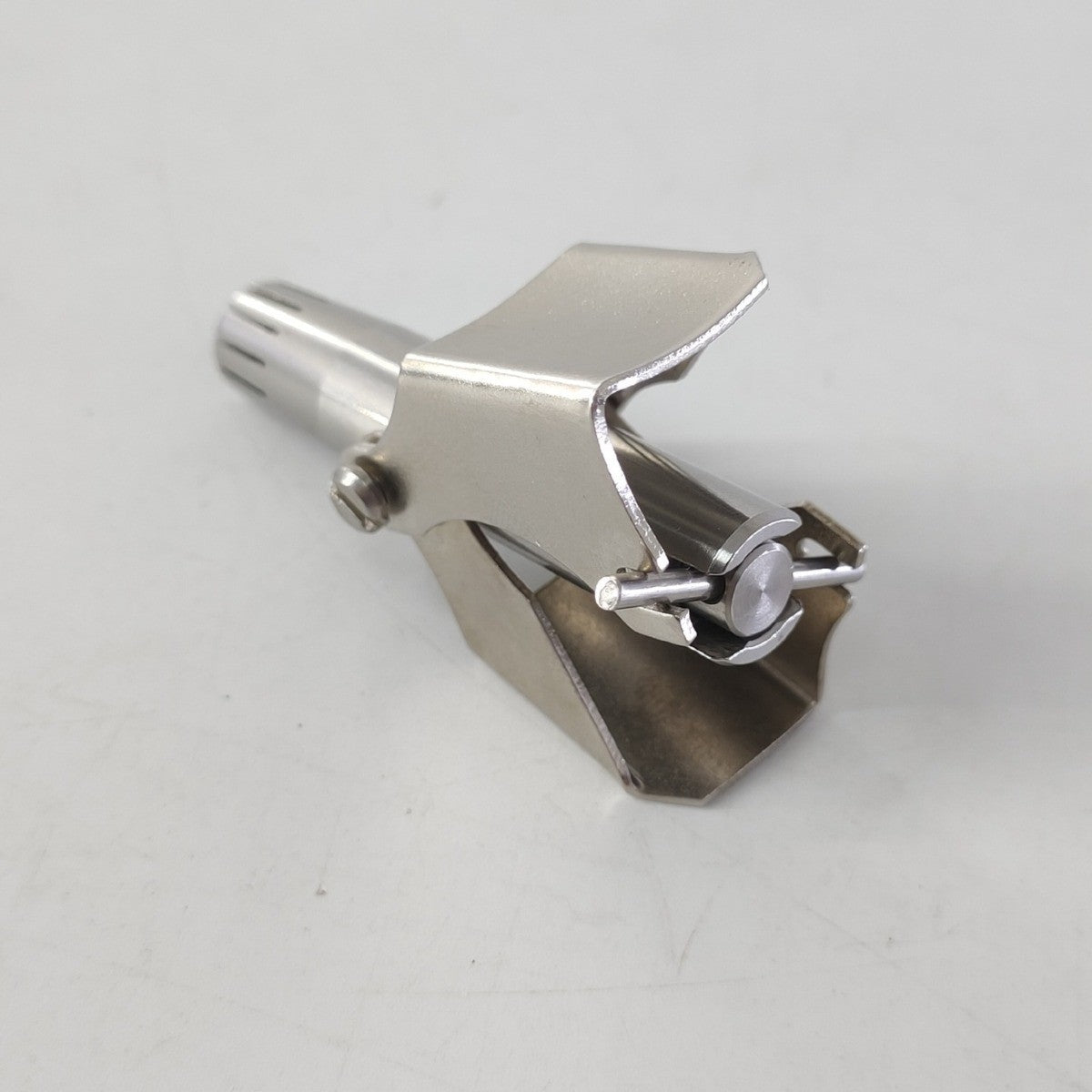 Manual nose hair trimmer by Glow Ritual