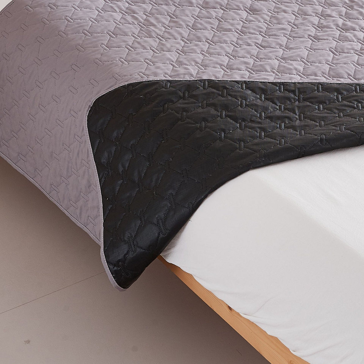 Waterproof sherpa pet blanket by Glow Ritual