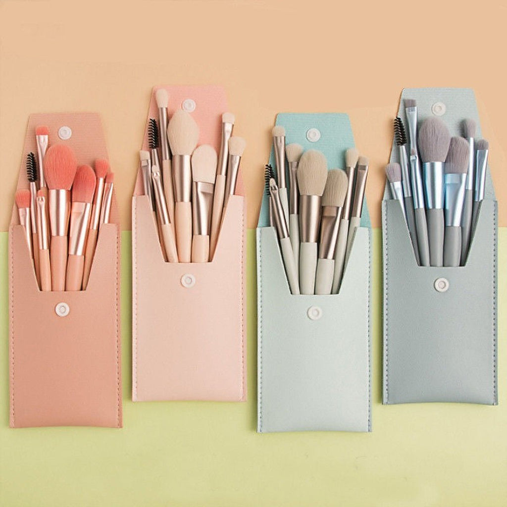 Mini travel makeup brush set by Glow Ritual